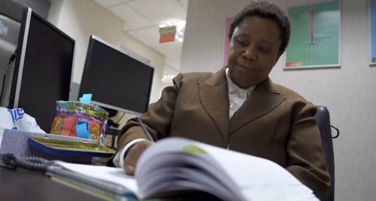 Do Pelourinho ao Cartão de Ponto: A Engrenagem que Nunca Parou de Matar corpos negros